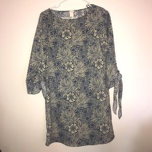 H&M blue floral dress with tie sleeves